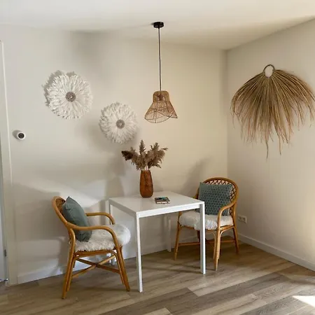 Pure Apartment *